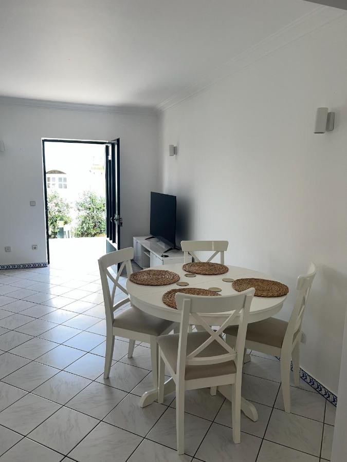 Relaxing 2 Bedroom House 5 Minutes Away From Vilamoura Marina Quarteira Ngoại thất bức ảnh