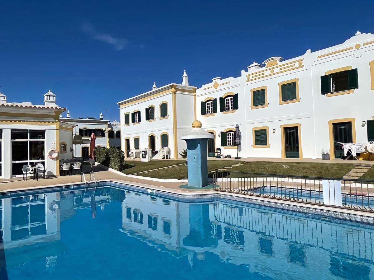 Relaxing 2 Bedroom House 5 Minutes Away From Vilamoura Marina Quarteira Ngoại thất bức ảnh